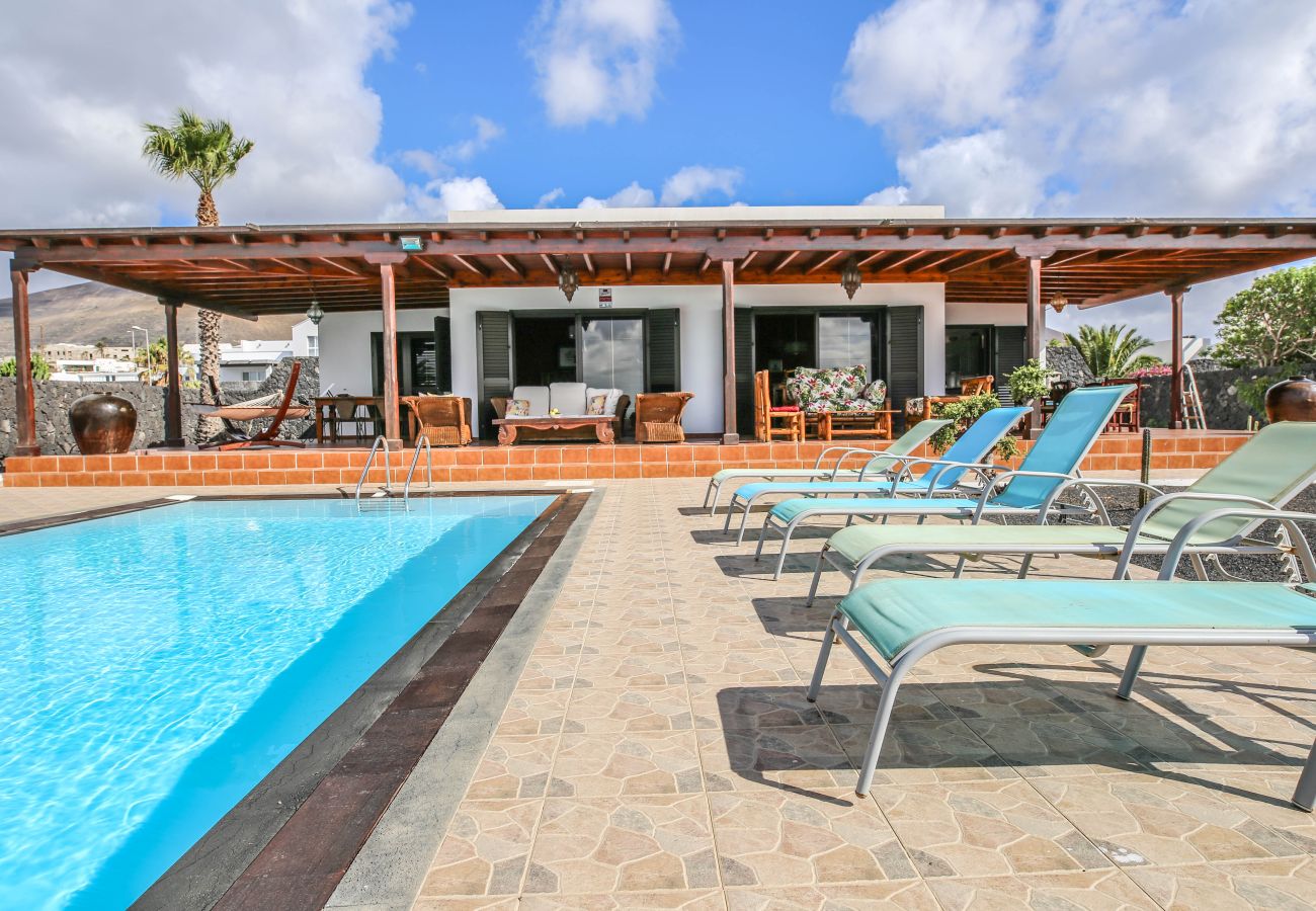 Ferienhaus in Macher - Horizon Luxury -Eine Oase der Ruhe mit privatem Pool, Gärten und spektakuläre Aussicht