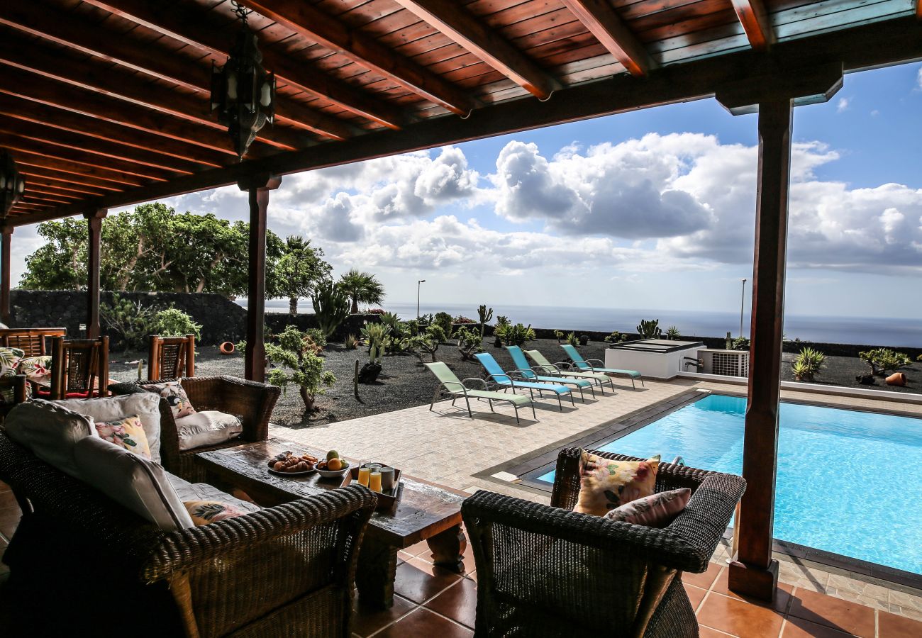 Ferienhaus in Macher - Horizon Luxury -Eine Oase der Ruhe mit privatem Pool, Gärten und spektakuläre Aussicht