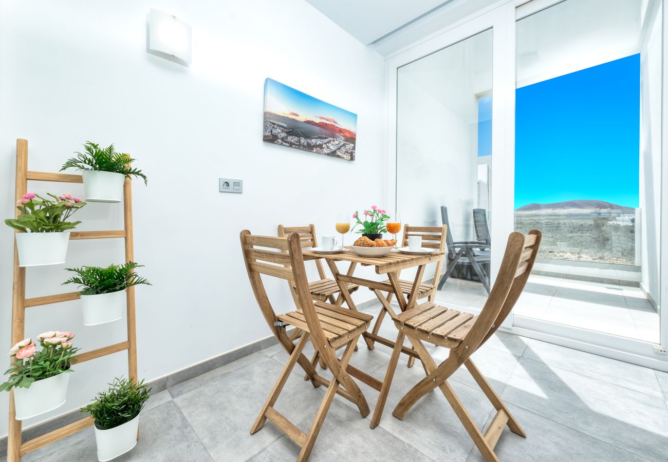 Ferienhaus in  Famara - Karma Famara 1 - 25 m vom Strand entfernt, schnelles WLAN und Dachterrasse