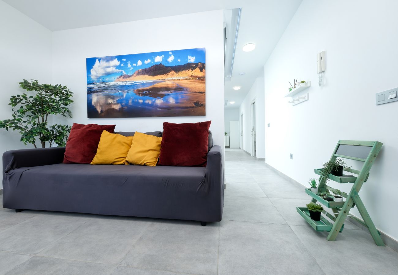 Ferienhaus in  Famara - Karma Famara 1 - 25 m vom Strand entfernt, schnelles WLAN und Dachterrasse