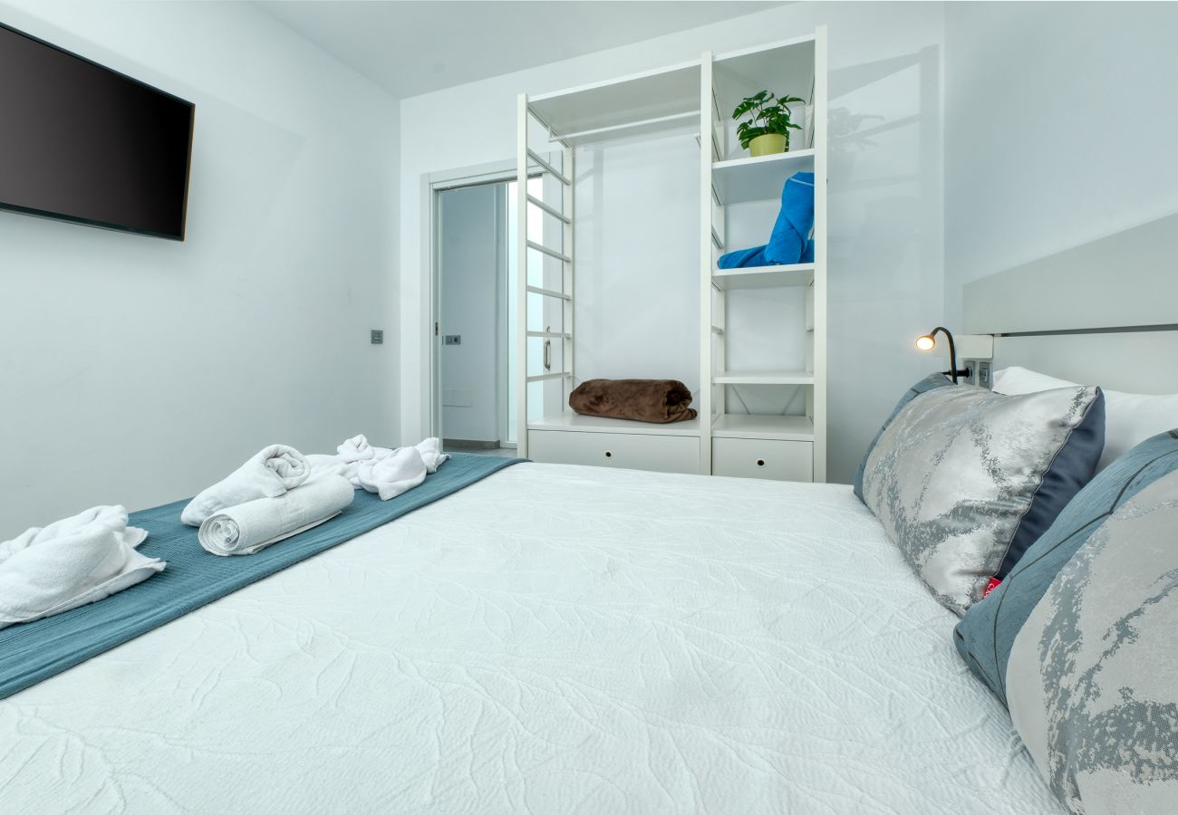 Ferienhaus in  Famara - Karma Famara 1 - 25 m vom Strand entfernt, schnelles WLAN und Dachterrasse