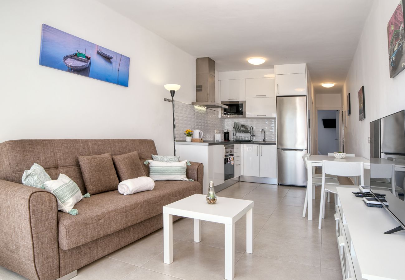 Ferienhaus in Costa Teguise - Suite ANIAGUA Helle FerienWohnung mit Poolblick