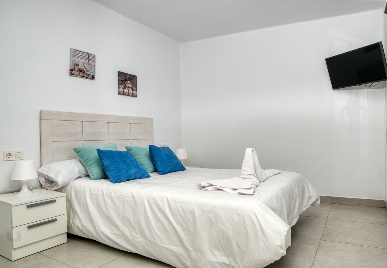 Ferienhaus in Costa Teguise - Suite ANIAGUA Helle FerienWohnung mit Poolblick