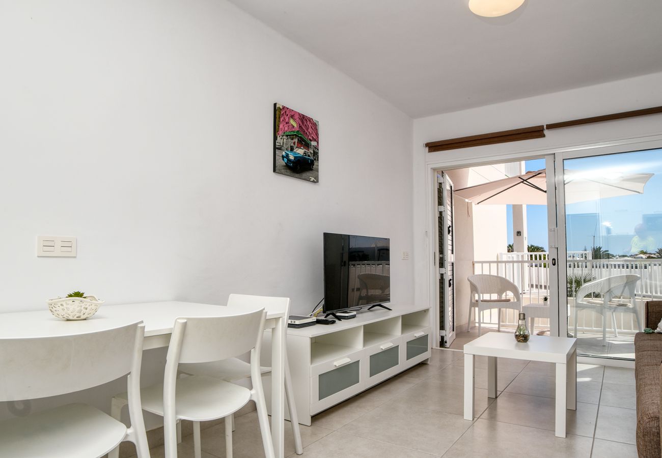 Ferienhaus in Costa Teguise - Suite ANIAGUA Helle FerienWohnung mit Poolblick