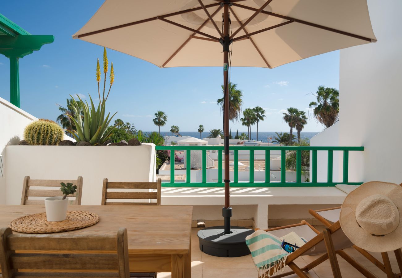 Ferienhaus in Costa Teguise - Balkon des Meeres – Pool, Tennisplätze, Meerzugang