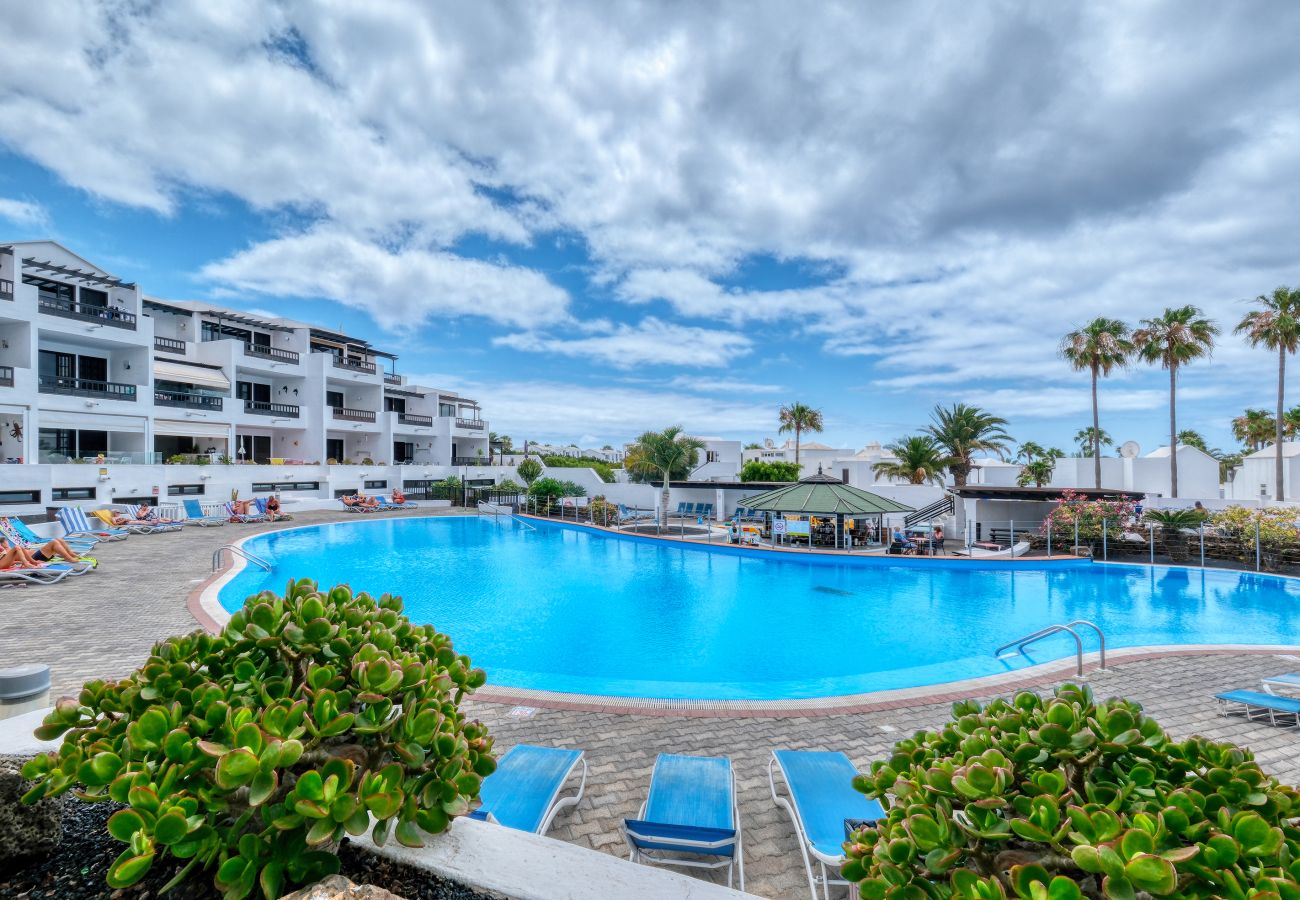 Ferienhaus in Costa Teguise - Casa La Arena - Blick auf den Pool By LVH