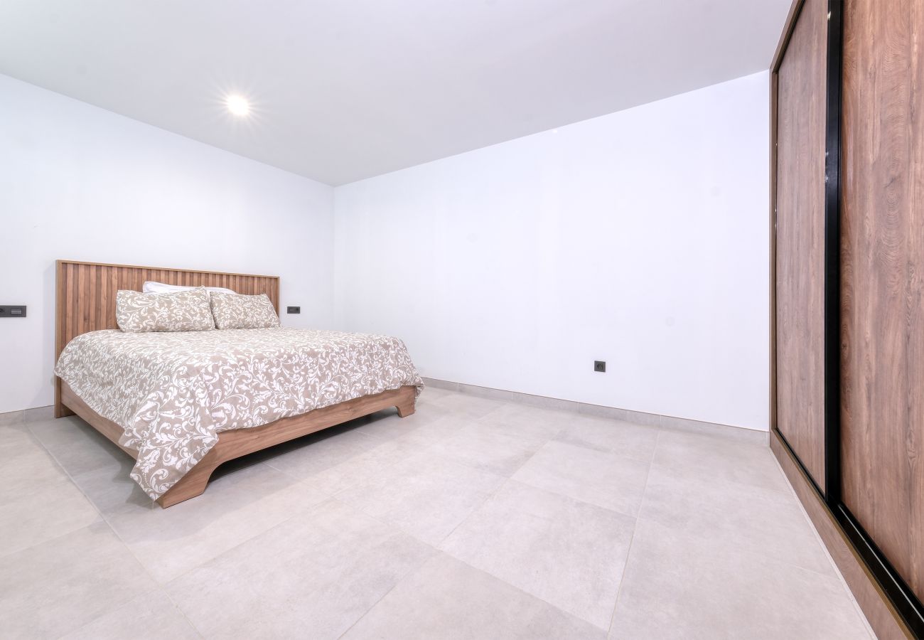 Ferienwohnung in Puerto Calero - Luxury  White House Apartment