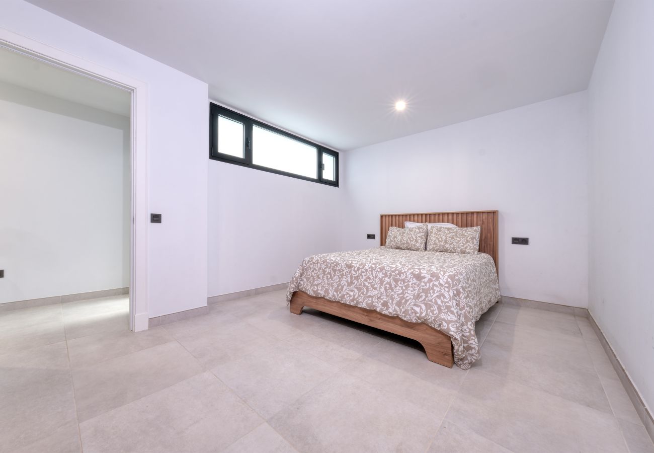 Ferienwohnung in Puerto Calero - Luxury  White House Apartment