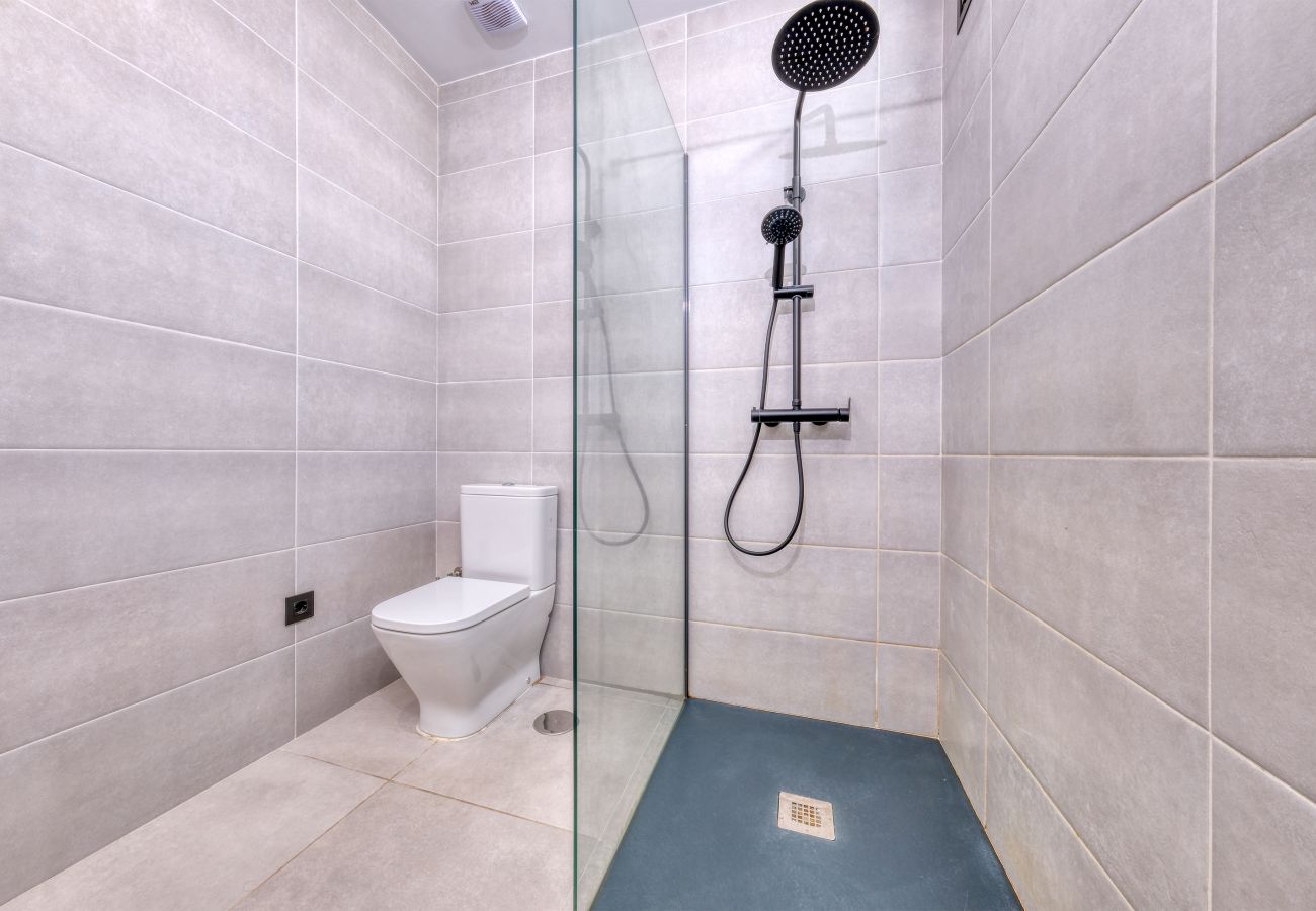 Ferienwohnung in Puerto Calero - Luxury  White House Apartment