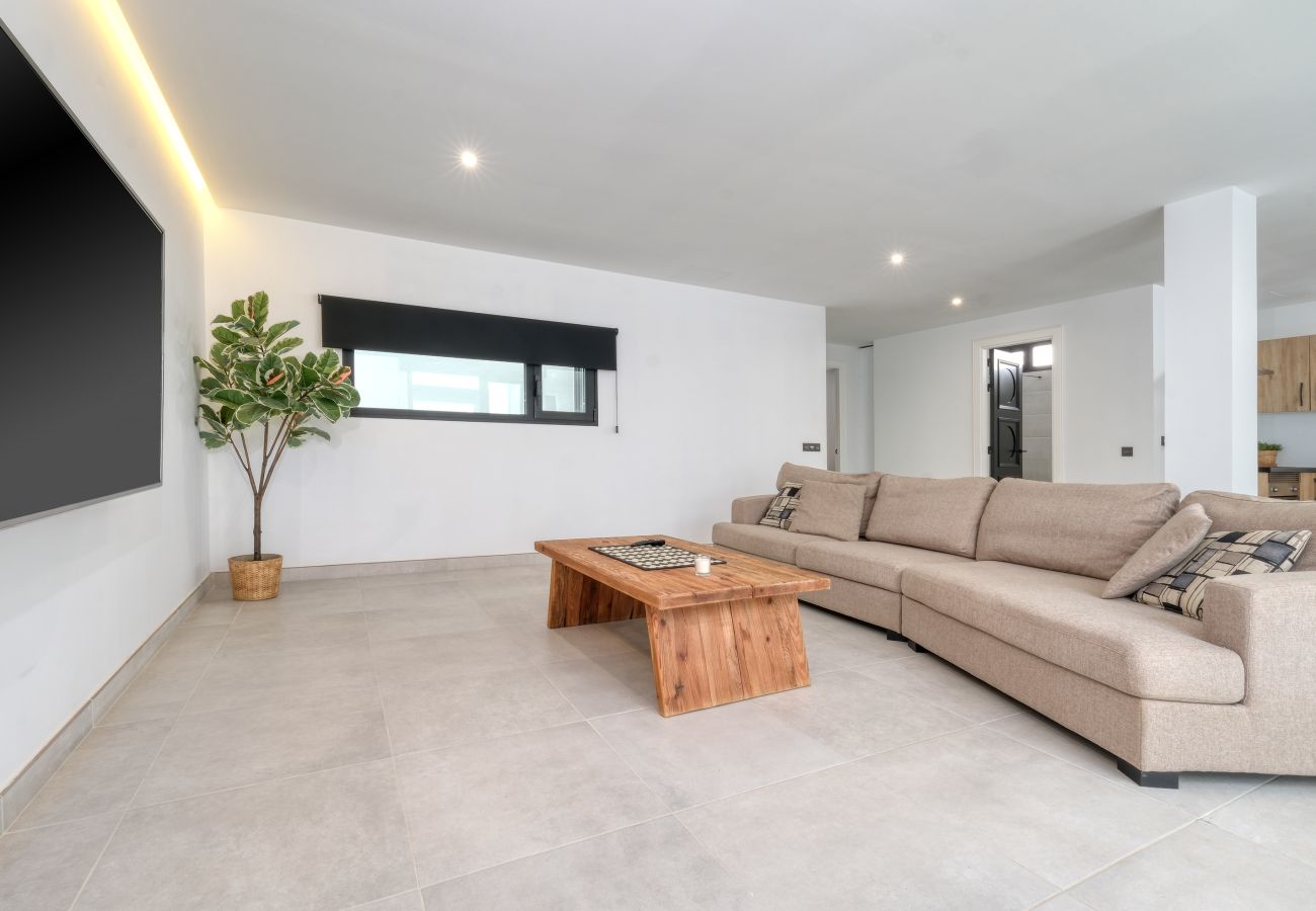 Ferienwohnung in Puerto Calero - Luxury  White House Apartment