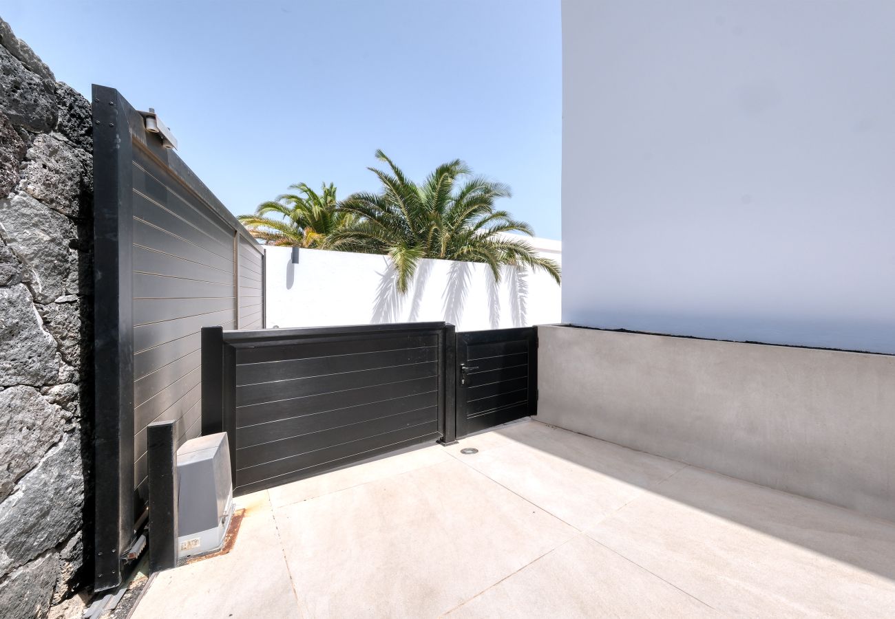 Ferienwohnung in Puerto Calero - Luxury  White House Apartment