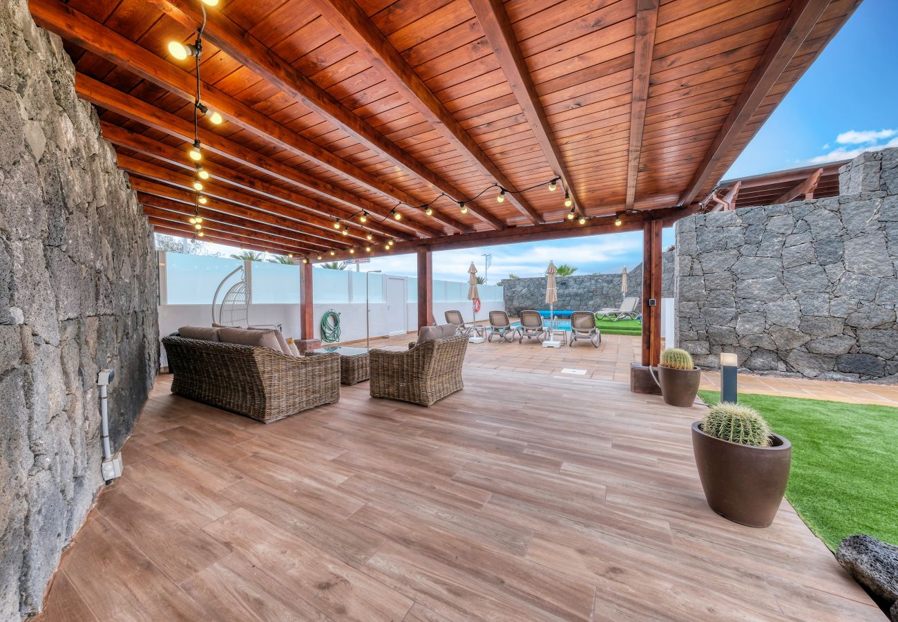 Ferienhaus in Playa Blanca - Villa Los Yeyos • Ocean view • Pool • BBQ • Billar