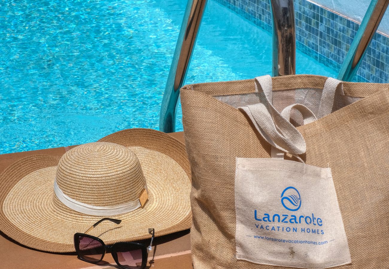 Ferienhaus in Playa Blanca - Villa Los Yeyos • Ocean view • Pool • BBQ • Billar