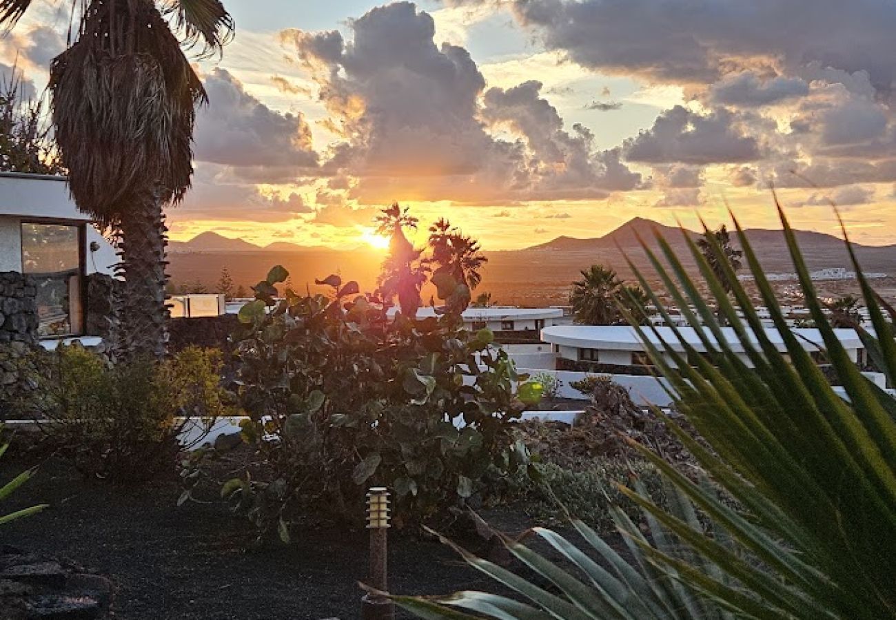 Ferienhaus in  Famara - Atlántico Famara 124 • Ocean views • Beach 2 min • LVH