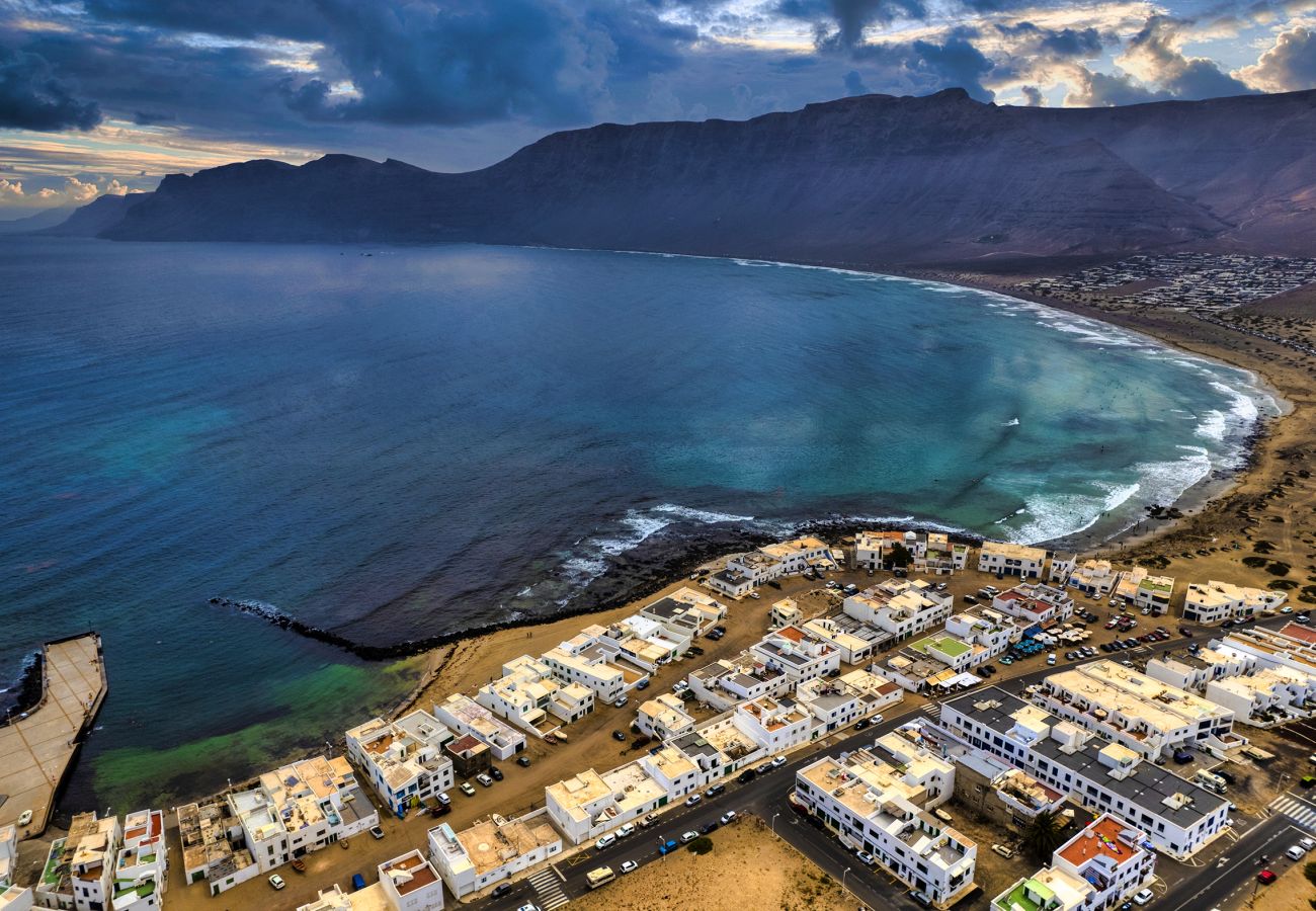 Ferienhaus in  Famara - Famara Mar 122 • Ocean views • Beach 2 min • LVH