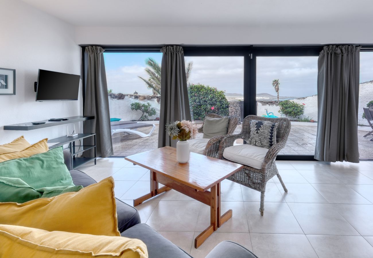 Ferienhaus in  Famara - Famara Mar 122 • Ocean views • Beach 2 min • LVH