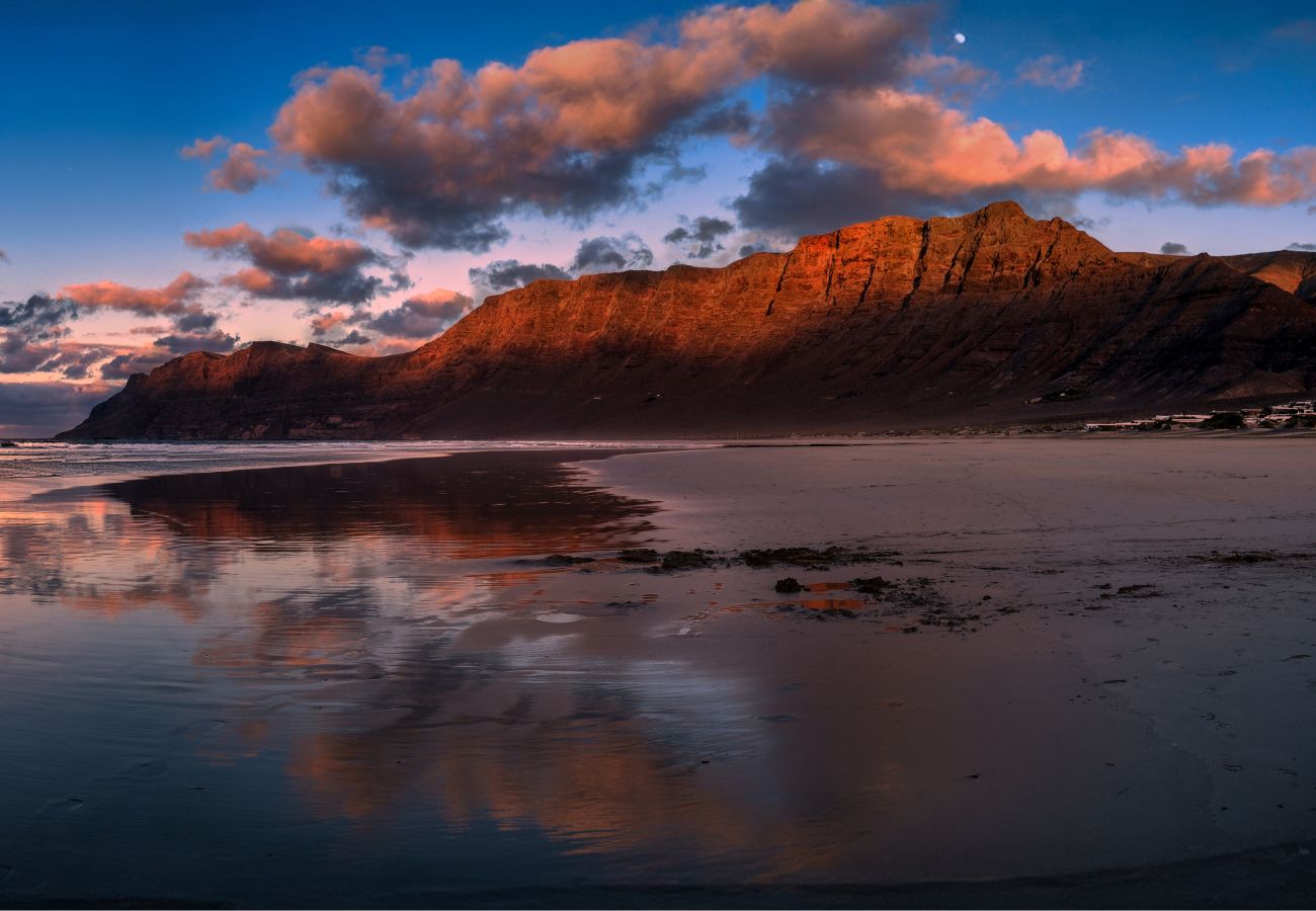 Ferienhaus in  Famara - Famara Mar 122 • Ocean views • Beach 2 min • LVH