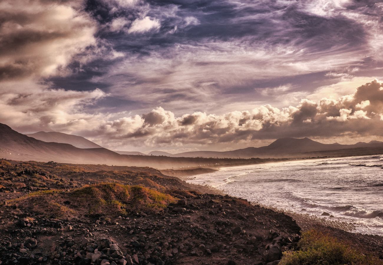 Ferienhaus in  Famara - Famara Mar 122 • Ocean views • Beach 2 min • LVH