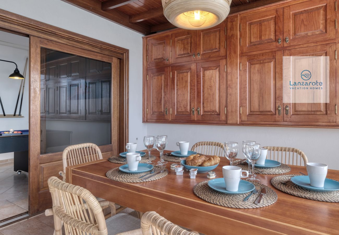 Ferienwohnung in Playa Blanca - Casa Bonica • Ocean Views • Beach 2 min • LVH