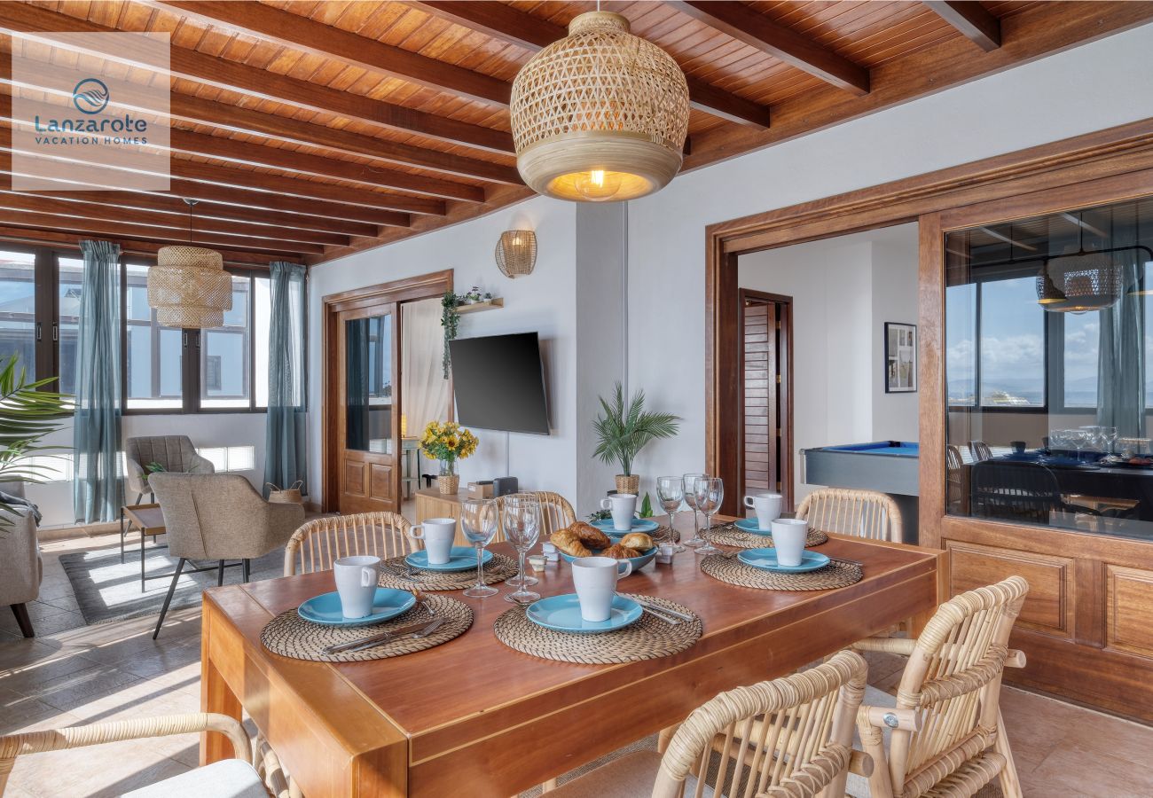 Ferienwohnung in Playa Blanca - Casa Bonica • Ocean Views • Beach 2 min • LVH