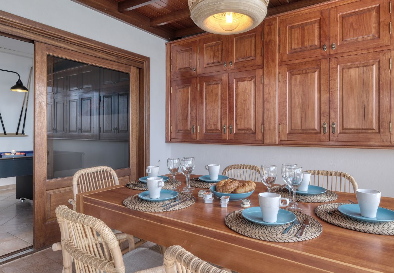 Ferienwohnung in Playa Blanca - Casa Bonica • Ocean Views • Beach 2 min • LVH