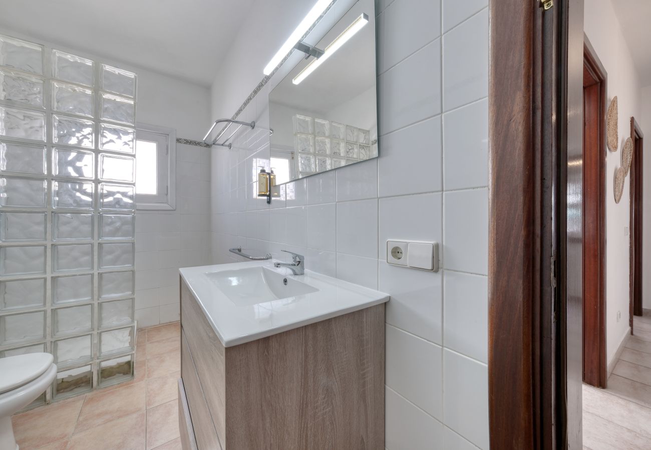 Ferienwohnung in Playa Blanca - Casa Bonica • Ocean Views • Beach 2 min • LVH