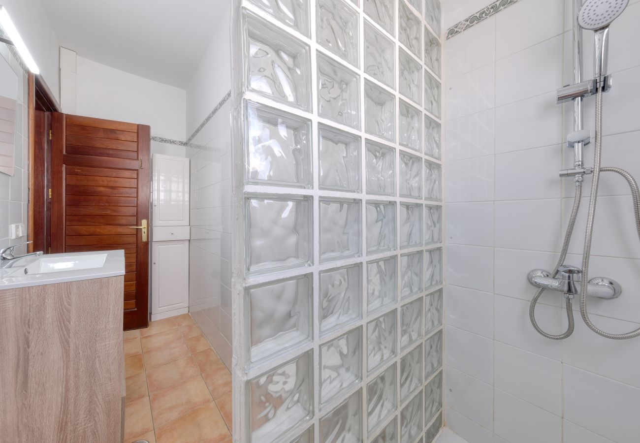 Ferienwohnung in Playa Blanca - Casa Bonica • Ocean Views • Beach 2 min • LVH