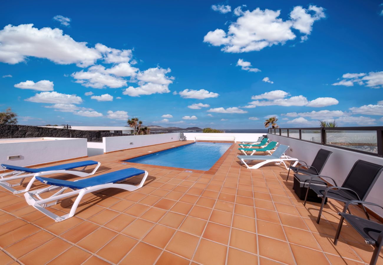 Ferienhaus in  Famara - Casa Buenavista 127 • Pool • Ocean views • Beach 2 min • LVH