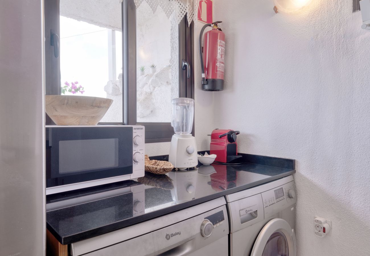 Ferienhaus in  Famara - Casa Buenavista 127 • Pool • Ocean views • Beach 2 min • LVH