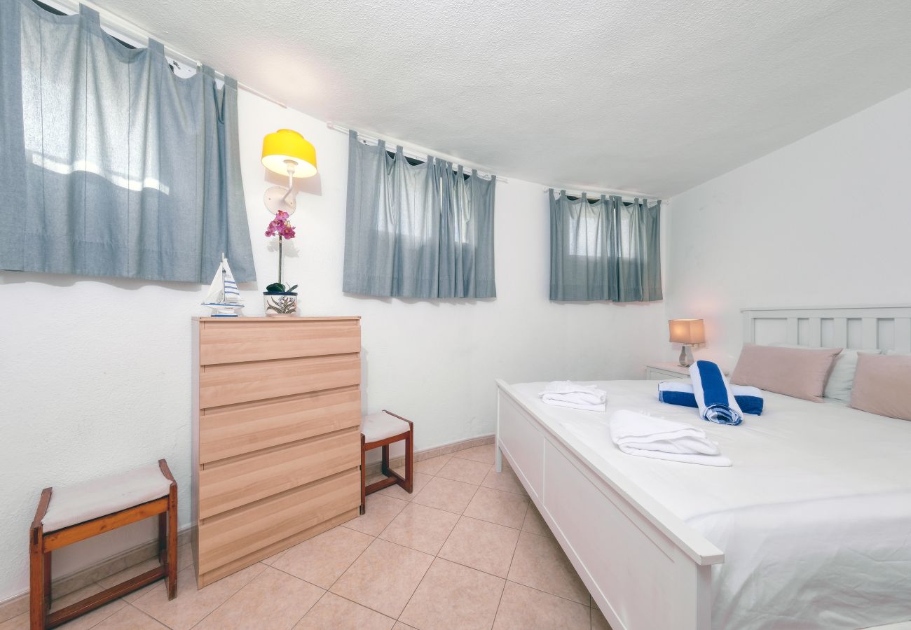 Ferienhaus in  Famara - Casa Buenavista 127 • Pool • Ocean views • Beach 2 min • LVH