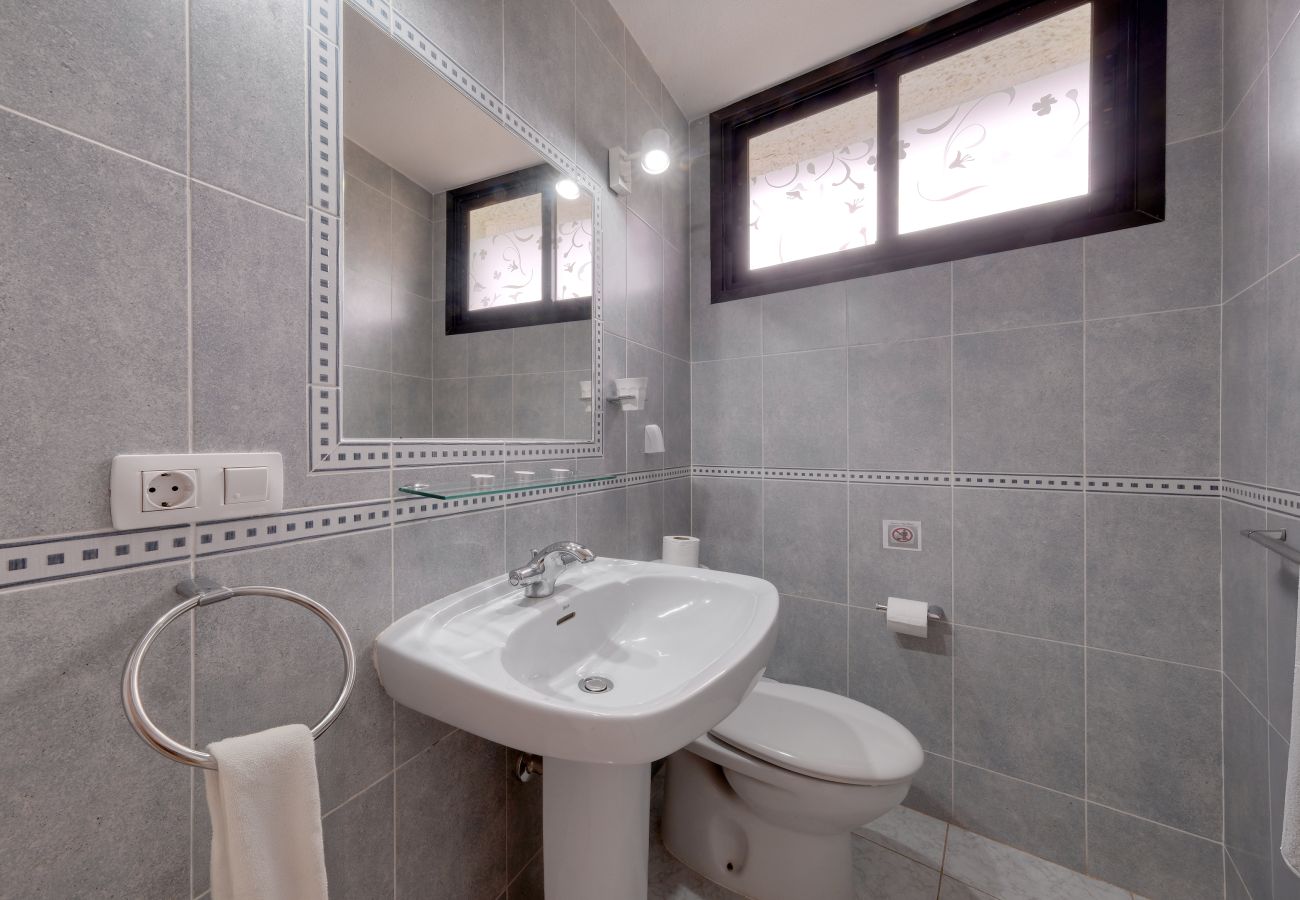 Ferienhaus in  Famara - Casa Buenavista 127 • Pool • Ocean views • Beach 2 min • LVH