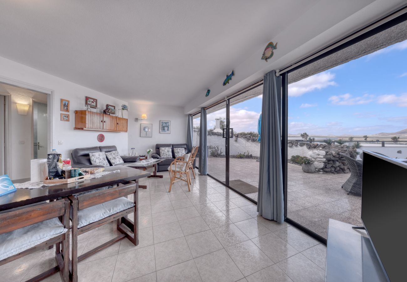 Ferienhaus in  Famara - Casa Buenavista 127 • Pool • Ocean views • Beach 2 min • LVH