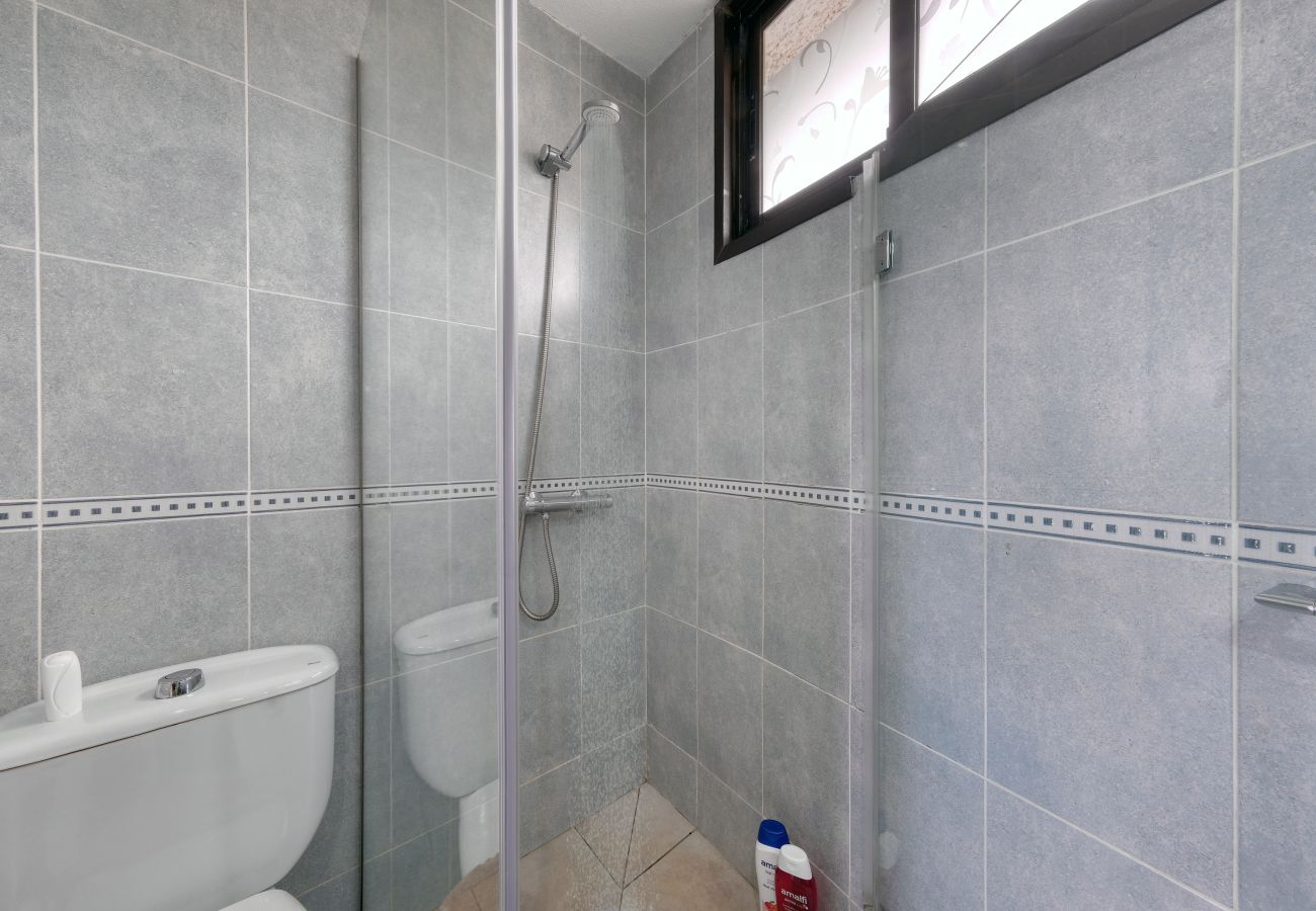 Ferienhaus in  Famara - Casa Buenavista 127 • Pool • Ocean views • Beach 2 min • LVH