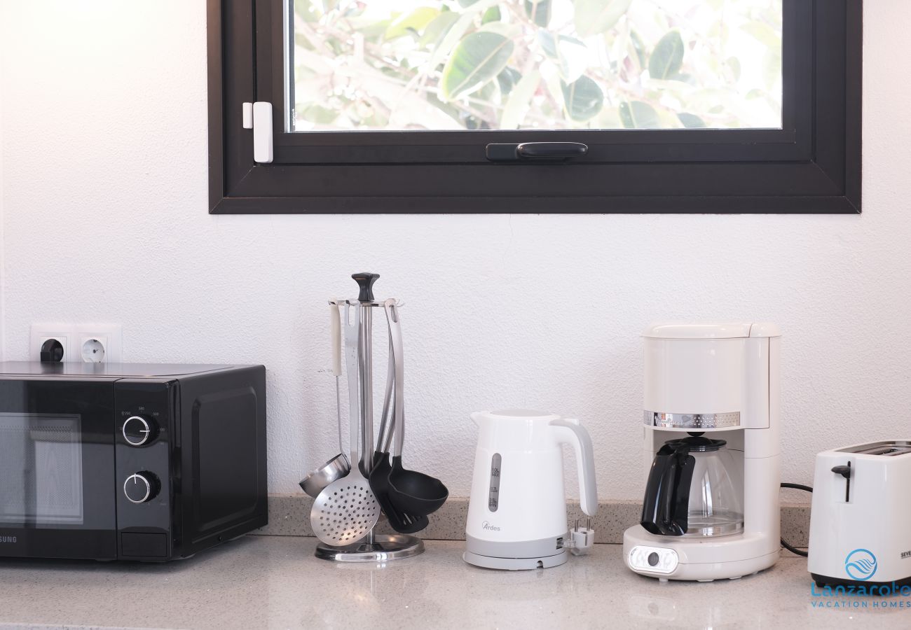 Ferienwohnung in  Famara - Canary Soul 90 • Ocean views • Beach 2 min • LVH