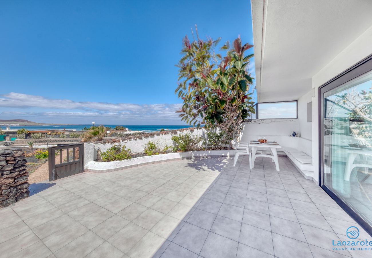 Ferienwohnung in  Famara - Canary Soul 90 • Ocean views • Beach 2 min • LVH