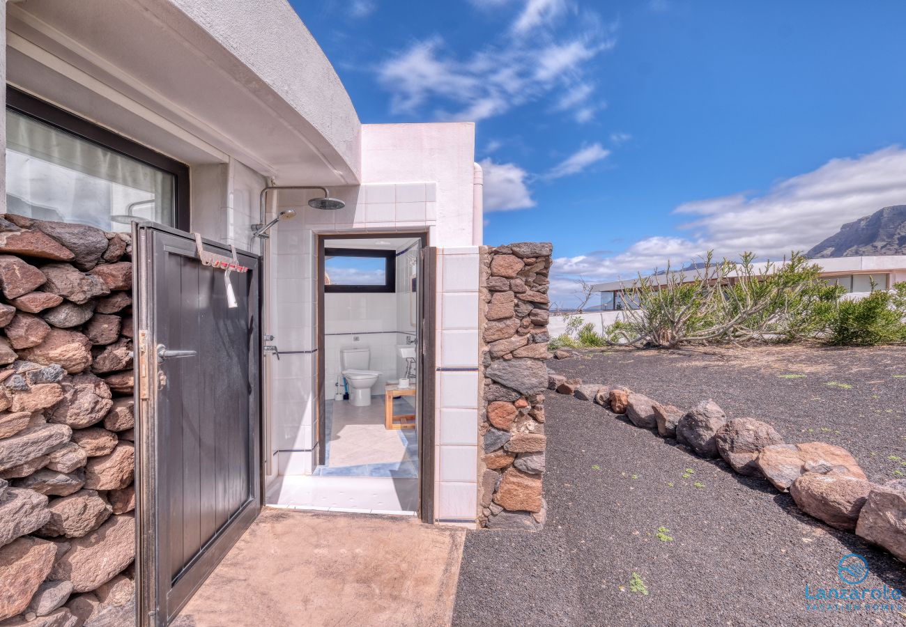 Ferienwohnung in  Famara - Canary Soul 90 • Ocean views • Beach 2 min • LVH