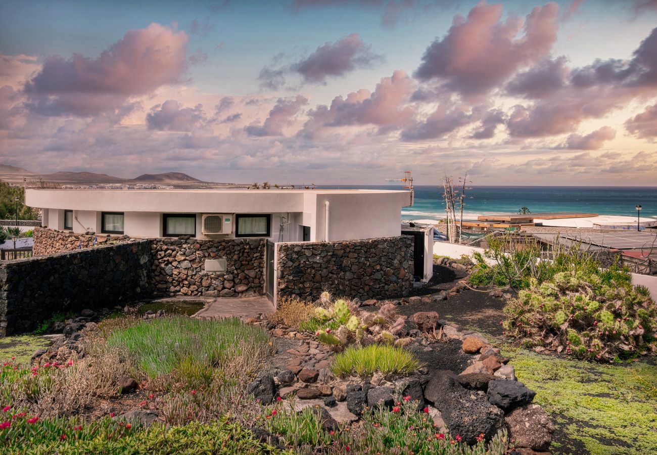 Ferienwohnung in  Famara - Canary Soul • Ocean views • Playa a 2 min • LVH