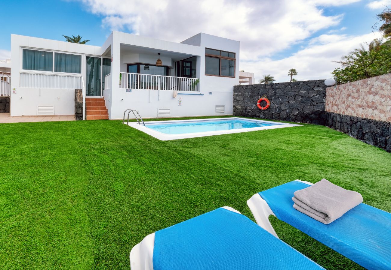 Villa in Playa Blanca - Villa Maria • Pool & Games area • Beach 10 min • LVH