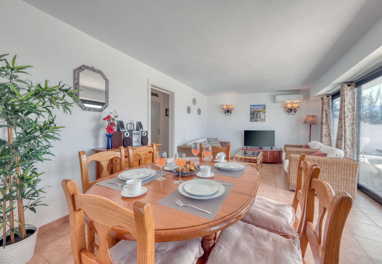 Ferienhaus in  Famara - Bungalow Famara 38- Olas del Risco