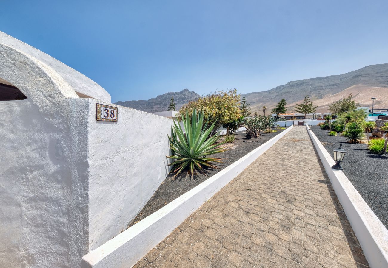 Ferienhaus in  Famara - Bungalow Famara 38- Olas del Risco