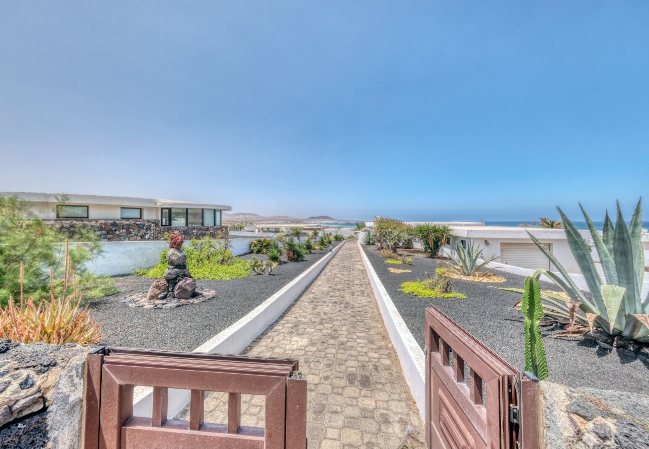 Ferienhaus in  Famara - Bungalow Famara 38- Olas del Risco