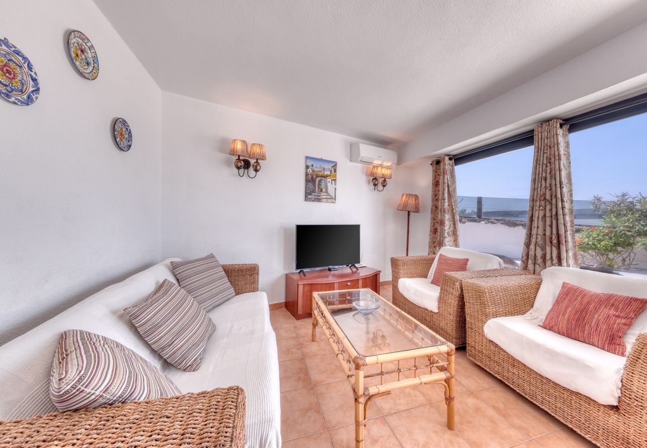 Ferienhaus in  Famara - Bungalow Famara 38- Olas del Risco