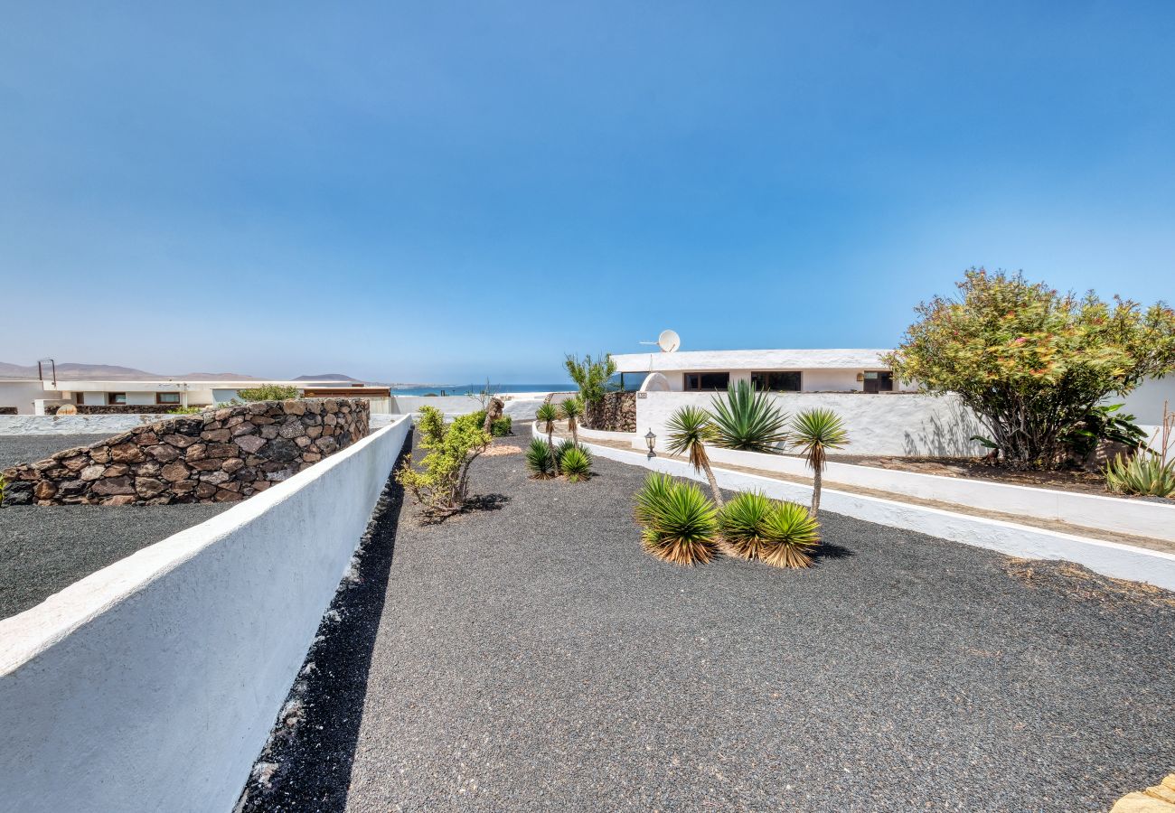 Ferienhaus in  Famara - Bungalow Famara 38- Olas del Risco