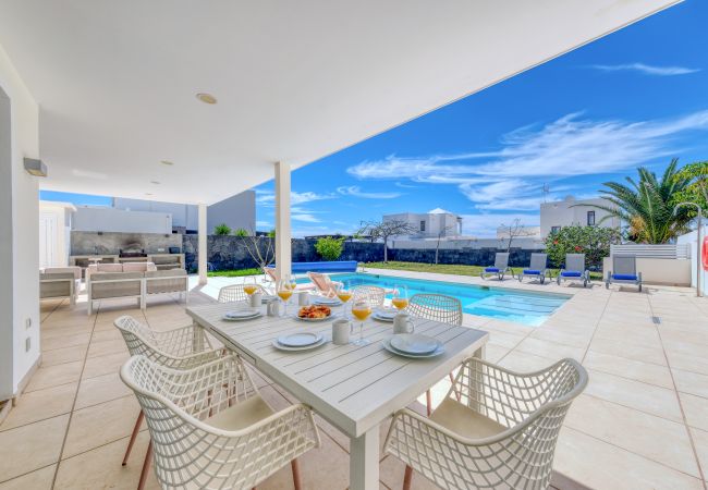 Ferienhaus in Playa Blanca - Casa Malvasía • Pool • 900M from the beach • LVH