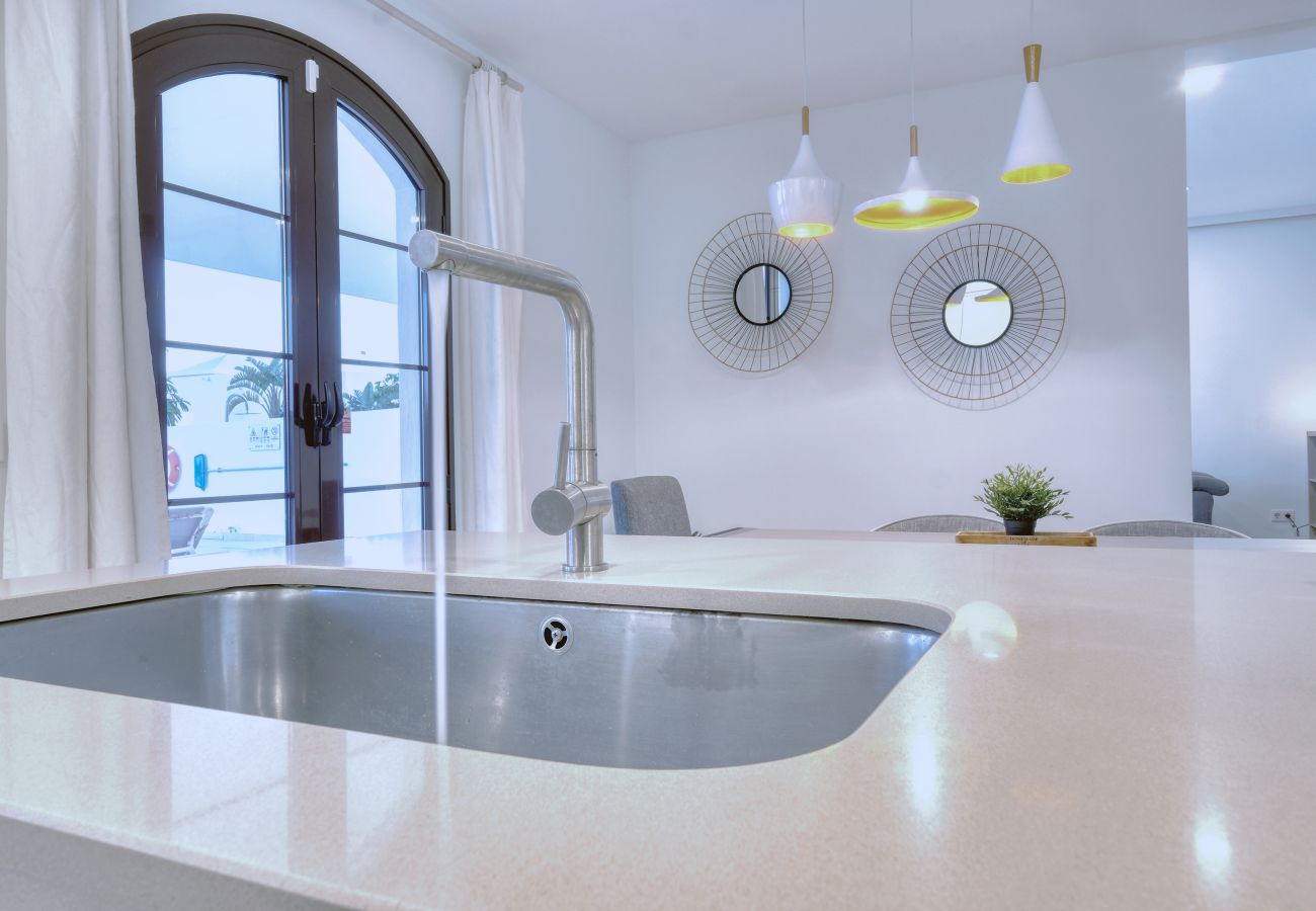 Ferienhaus in Playa Blanca - Casa Malvasía • Pool • 900M from the beach • LVH
