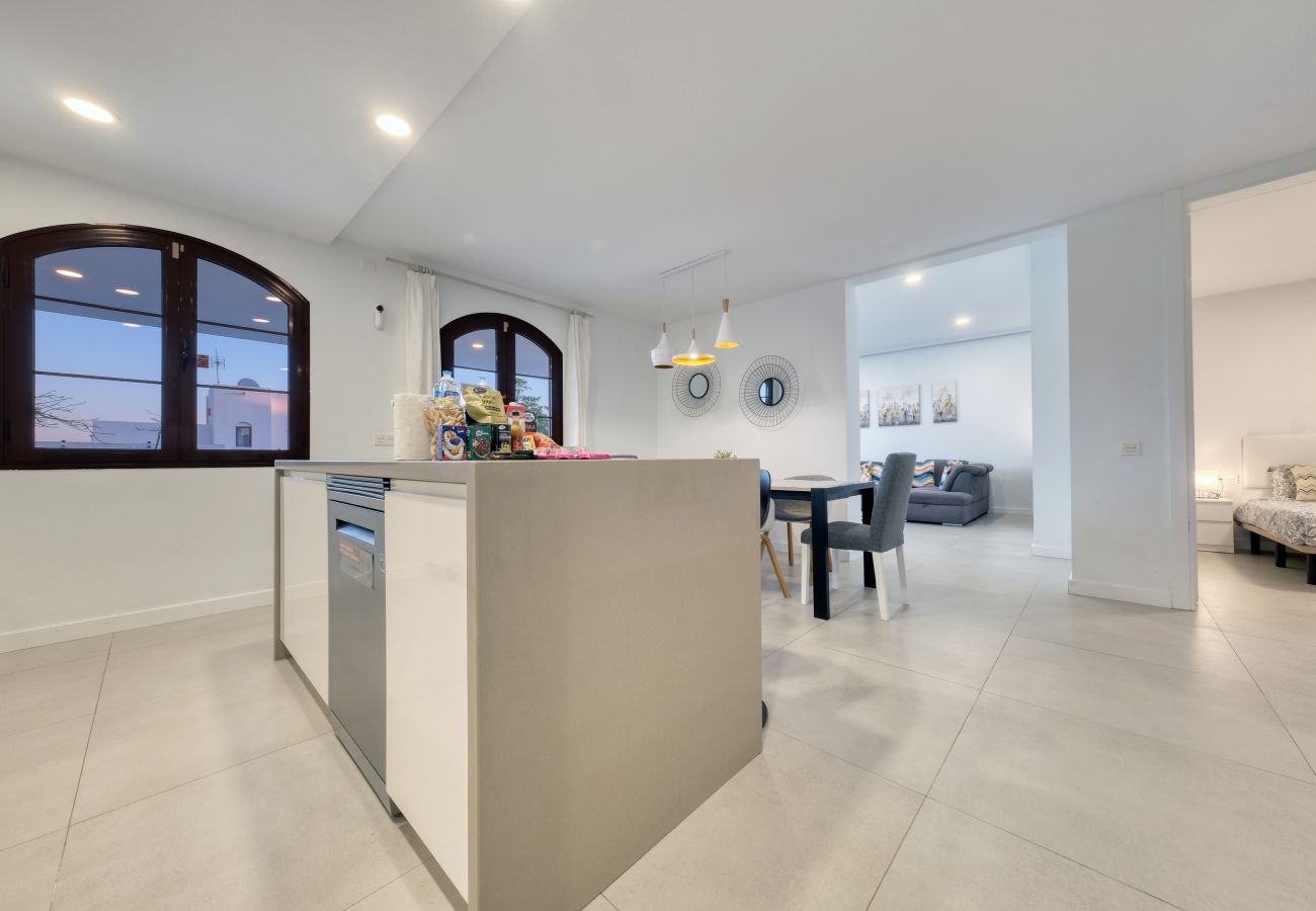 Ferienhaus in Playa Blanca - Casa Malvasía • Pool • 900M from the beach • LVH