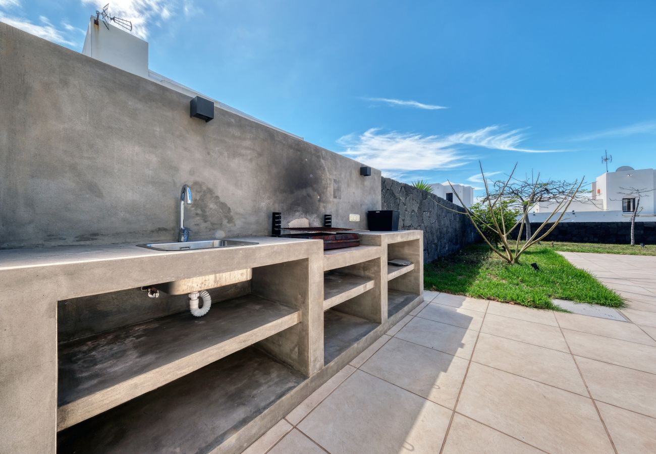 Ferienhaus in Playa Blanca - Casa Malvasía • Pool • 900M from the beach • LVH