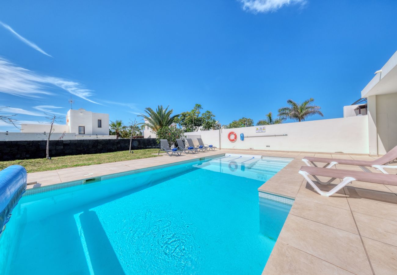 Ferienhaus in Playa Blanca - Casa Malvasía • Pool • 900M from the beach • LVH