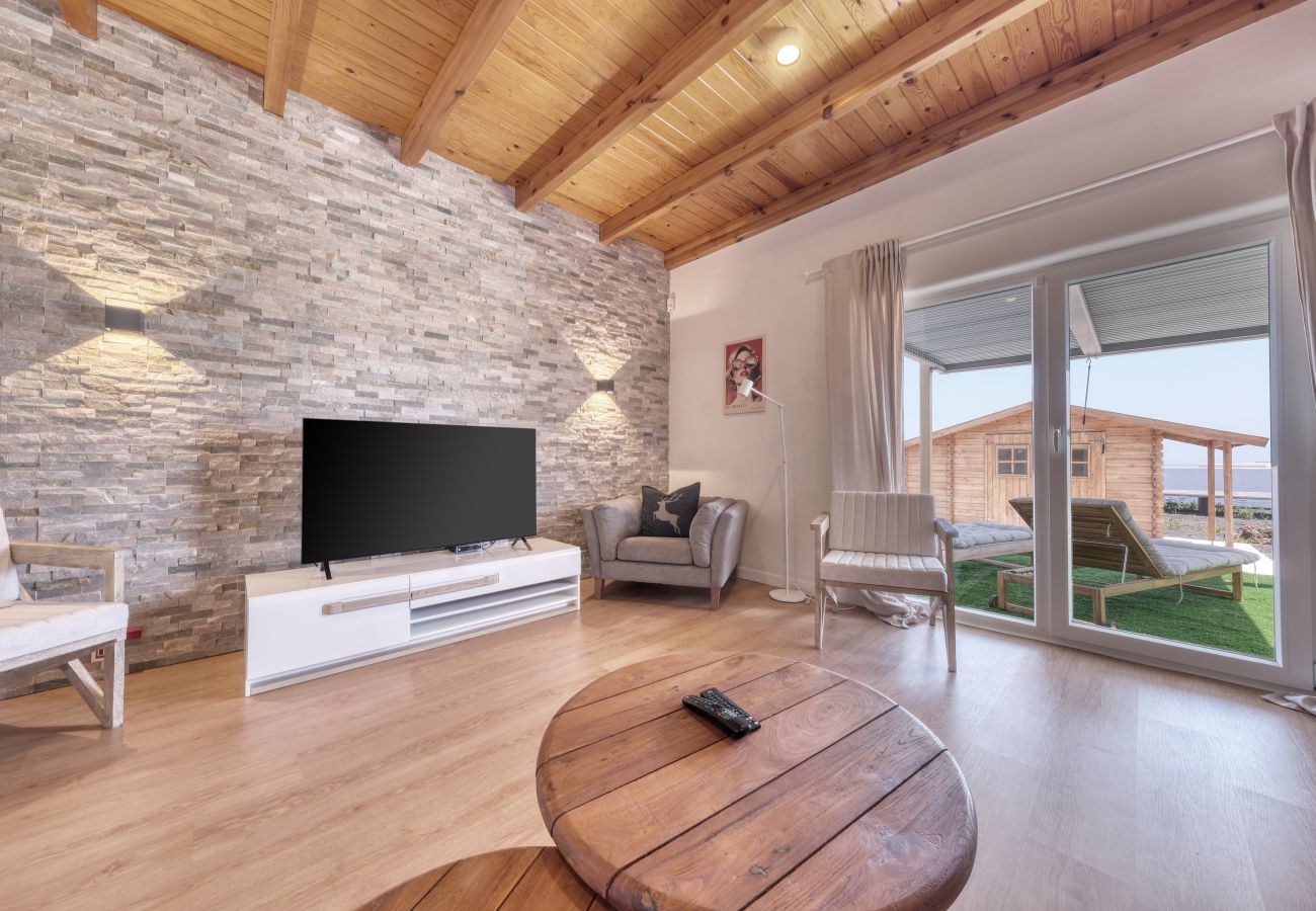 Ferienhaus in Costa Teguise - Chalet Emily - Alpine Chic• Jacuzzi • BBQ 