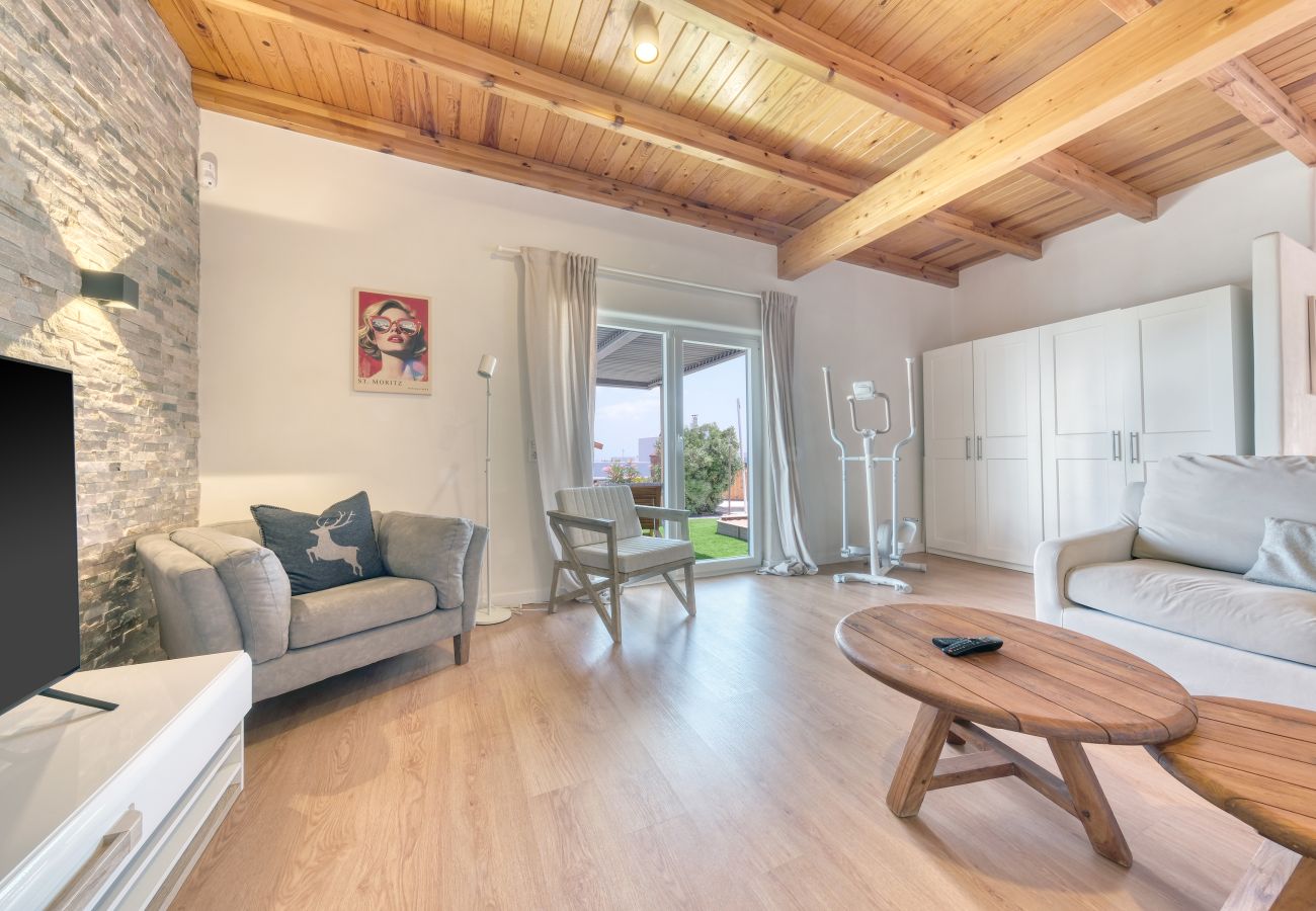 Ferienhaus in Costa Teguise - Chalet Emily - Alpine Chic• Jacuzzi • BBQ 